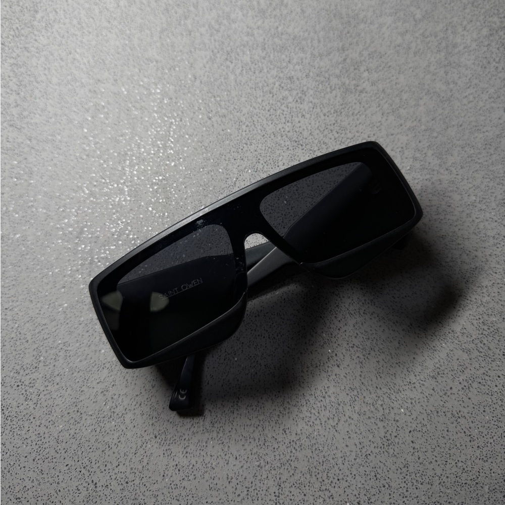 SAINT OWEN black sunglasses